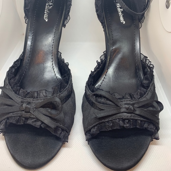 Black Satin heels - Picture 6 of 7